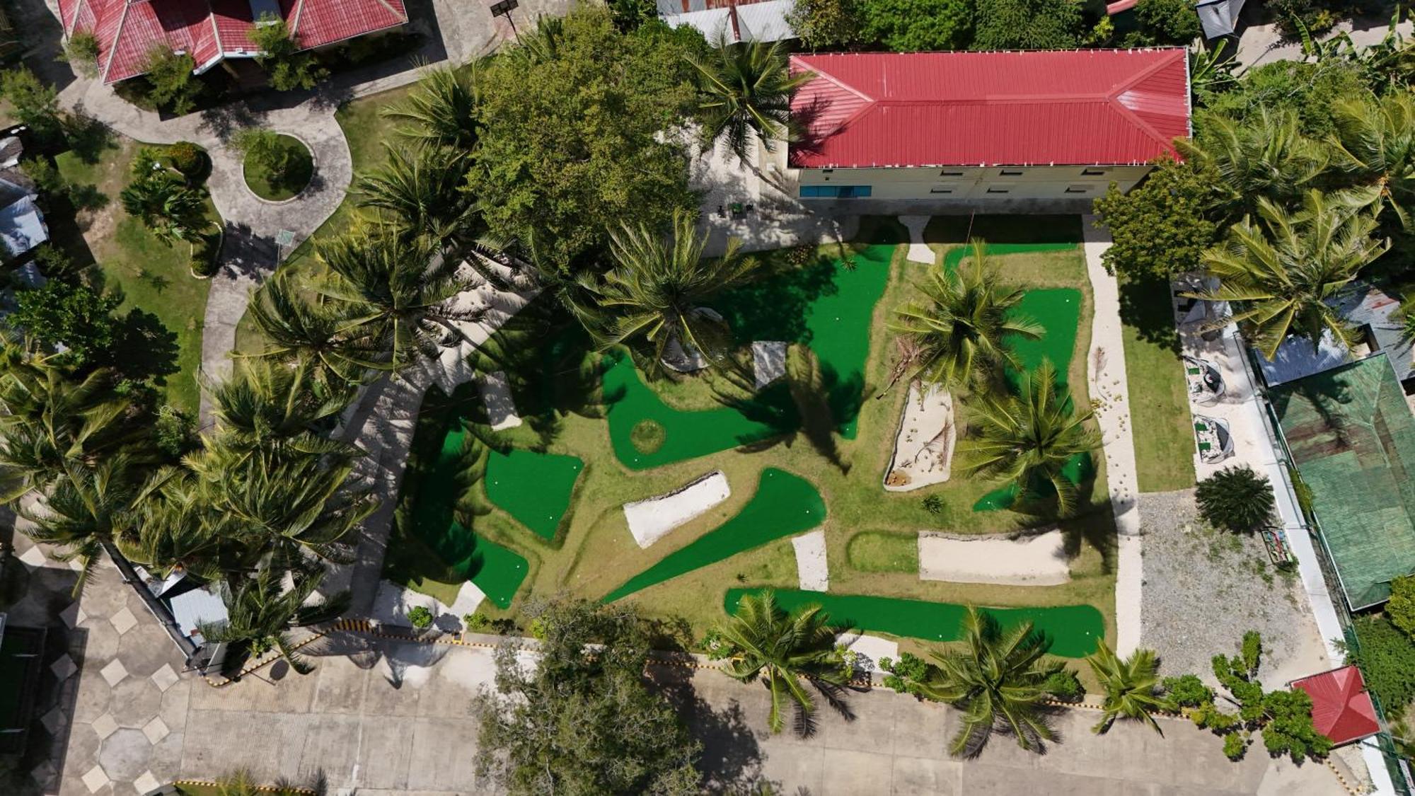 W Golf Resort Oslob Εξωτερικό φωτογραφία
